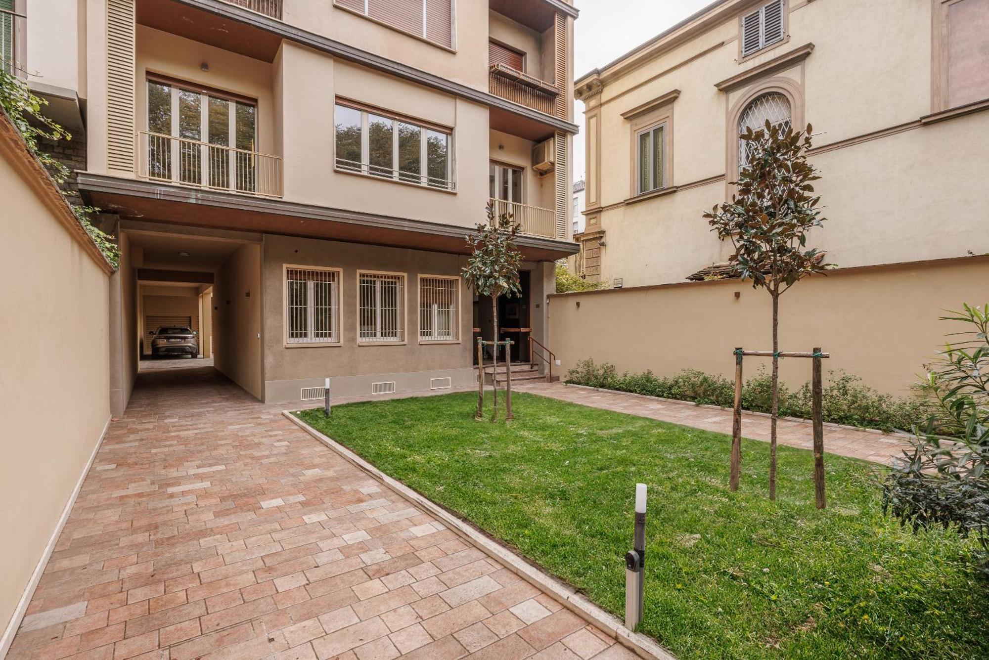 Apartamento Lucy Charming Modern Near Piazza Della Liberta